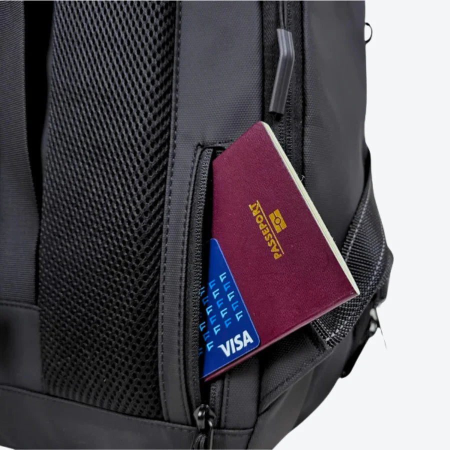 Le Sac qui Voyage à ta Place. Sans Soute. Sans Limite