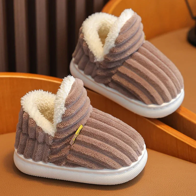 Chaussons Chauds en Peluche pour Enfants - Hiver, Style et Confort