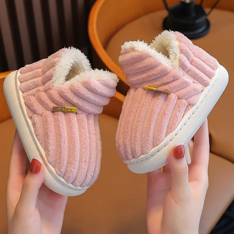 Chaussons Chauds en Peluche pour Enfants - Hiver, Style et Confort